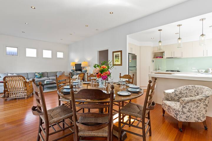 Parking+Style+Super Central Location gallery image 4