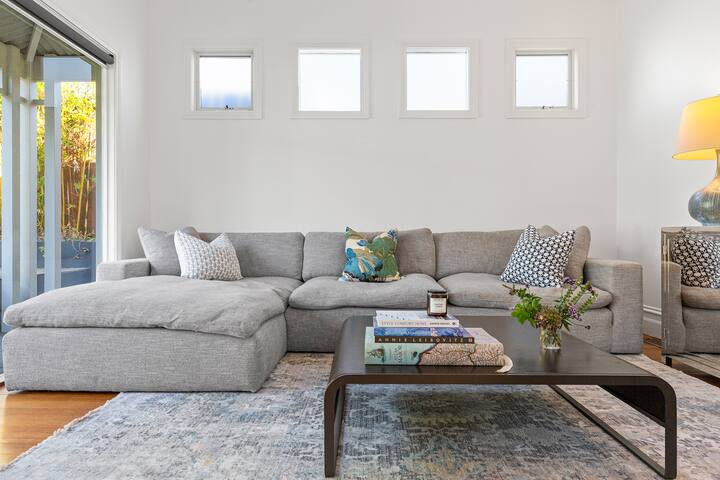 Parking+Style+Super Central Location gallery image 2