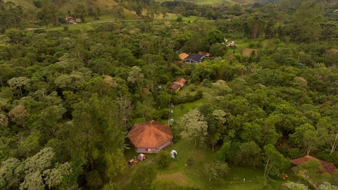 Villa GOA: Casa Grande e Chalés na Mata Atlântica