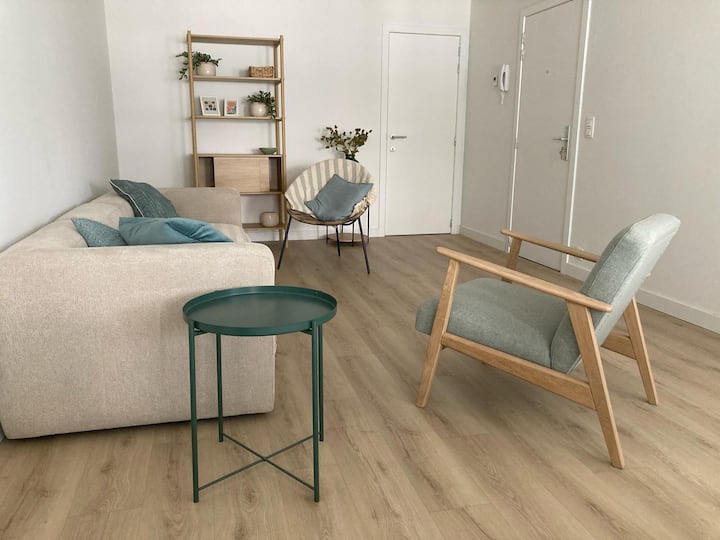 Mooi, Licht 2 Bdrm Appartement - Ostend