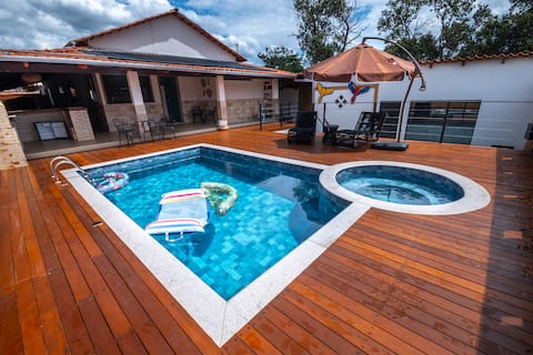 Recanto das Araras · Walk to Old Town, Pool & View