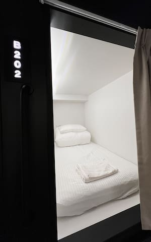 Namba Guesthouse HIVE managed Airbnb listing 1