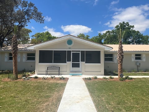 Coastal pool house - sleeps 15