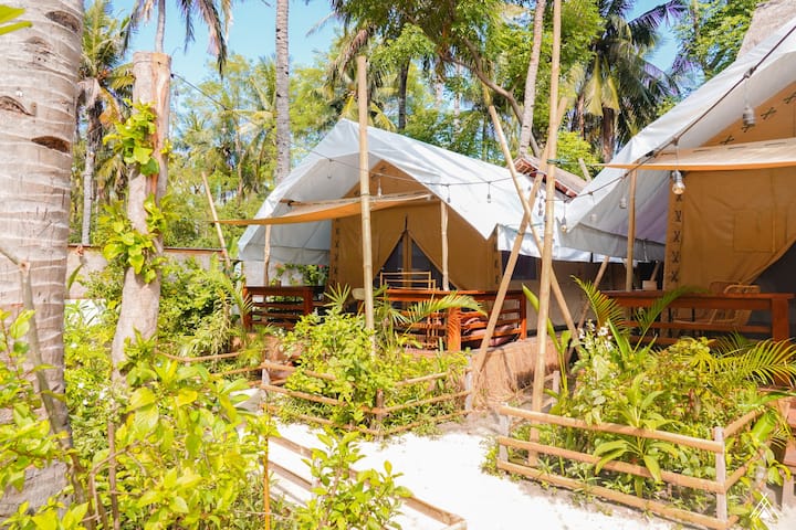 Glamping in the coconut plantation of Gili T