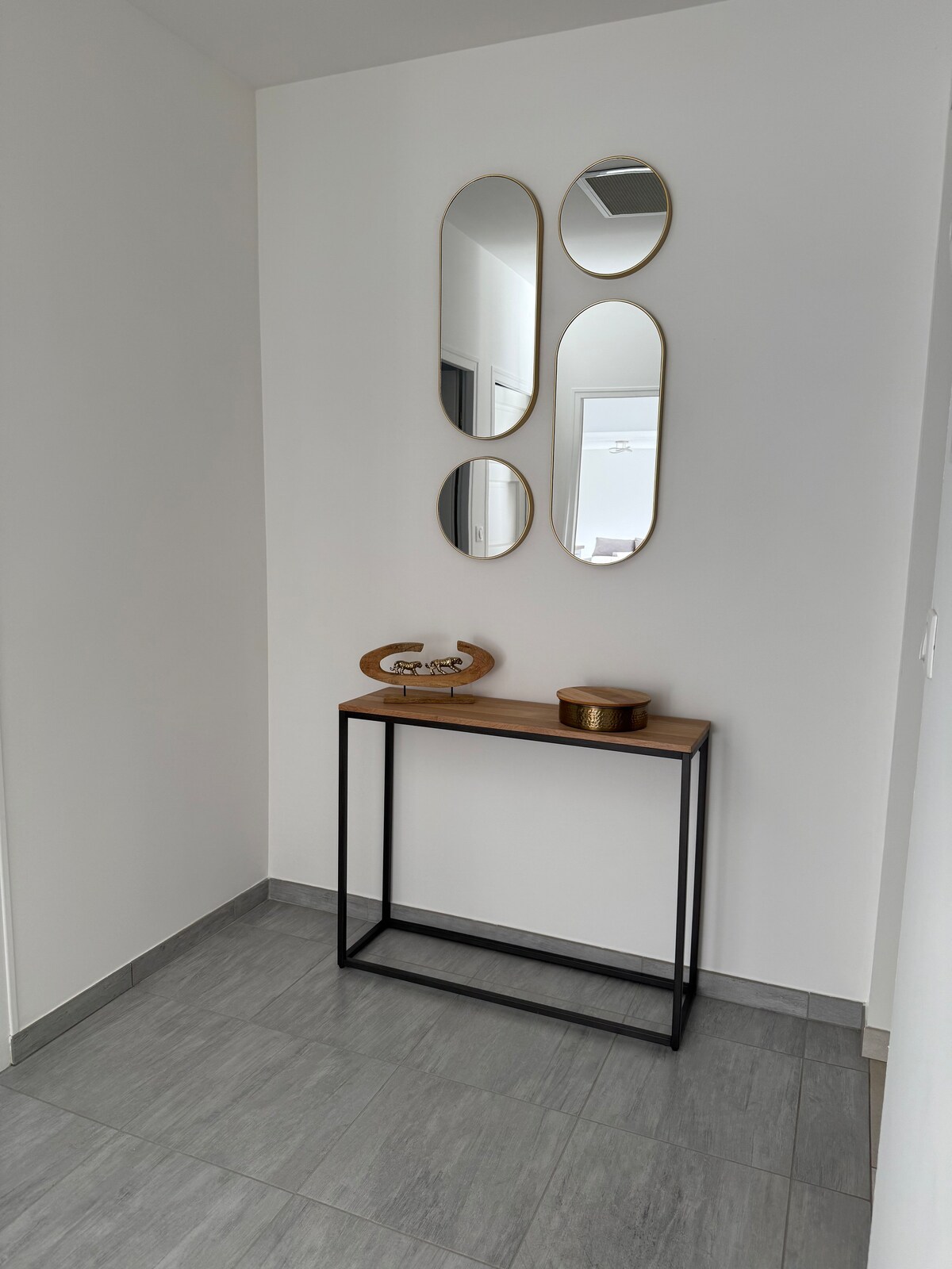 Popular Airbnb listing: Large apartment Downtown, private parking in Épernay