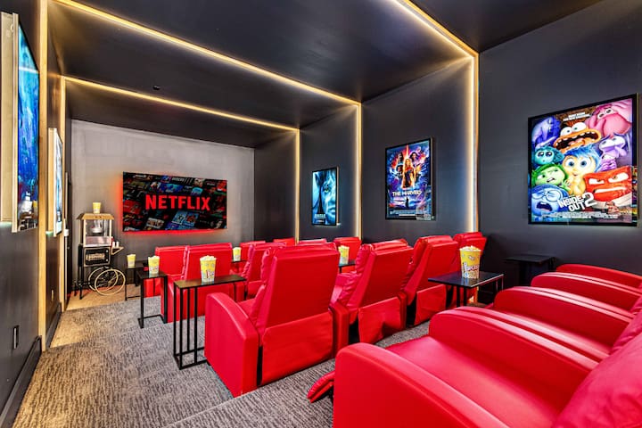 7K+ sq ft Mansion! Backyard Oasis! sleeps 28 gallery image 3