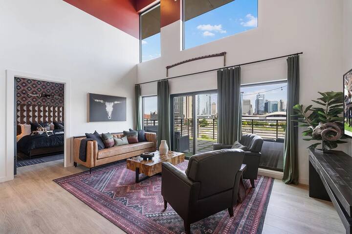 Skyline Views from Penthouse–Walkable to Broadway gallery image 4
