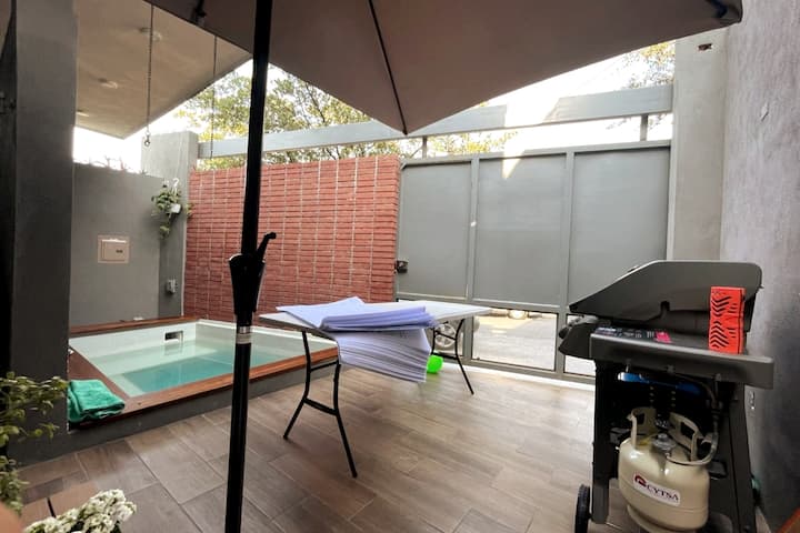 Casa Familiar Con Alberca Privada En Col. Cerrada - Monterrey