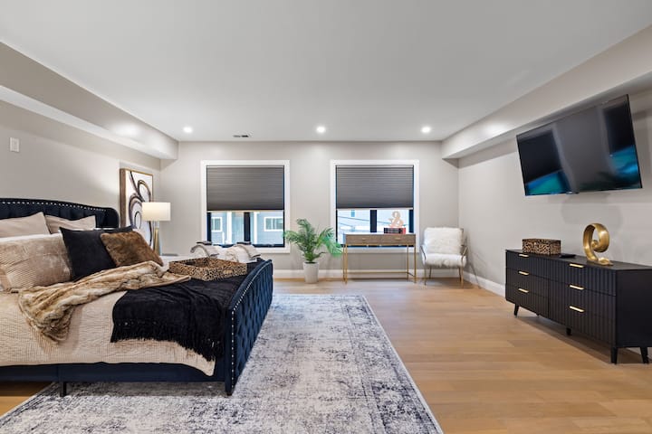 Utulivu wa Ghorofa ya Juu – Imewekwa mbali na mandhari ya juu na sehemu ya ziada ya kujinyoosha na kupumzika.