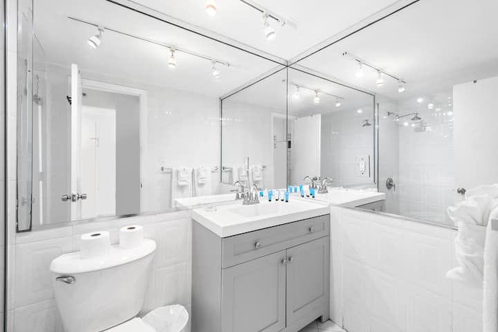 Beachfront Studio W/ Kitchenette - Miami Beach