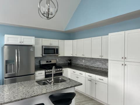 Troy 3BR • Hudson River Views • Colleges & Albany