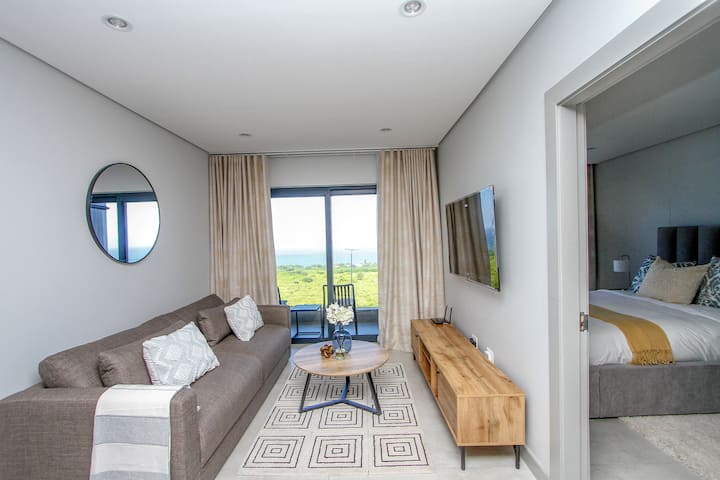 Seaside Serenity / Back-up Power/ Airconditioned - Umhlanga