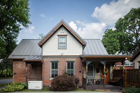 Historic Abode • 3BR Downtown Rochester Haven