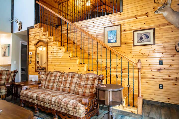Cabin On 40 Acres - Lake Martin, AL