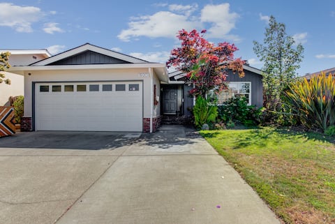 Chic 3BR Home Near Beach & SF - The Alameda Snail