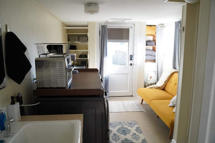 Studio W/ Private Bath - Salem, OR