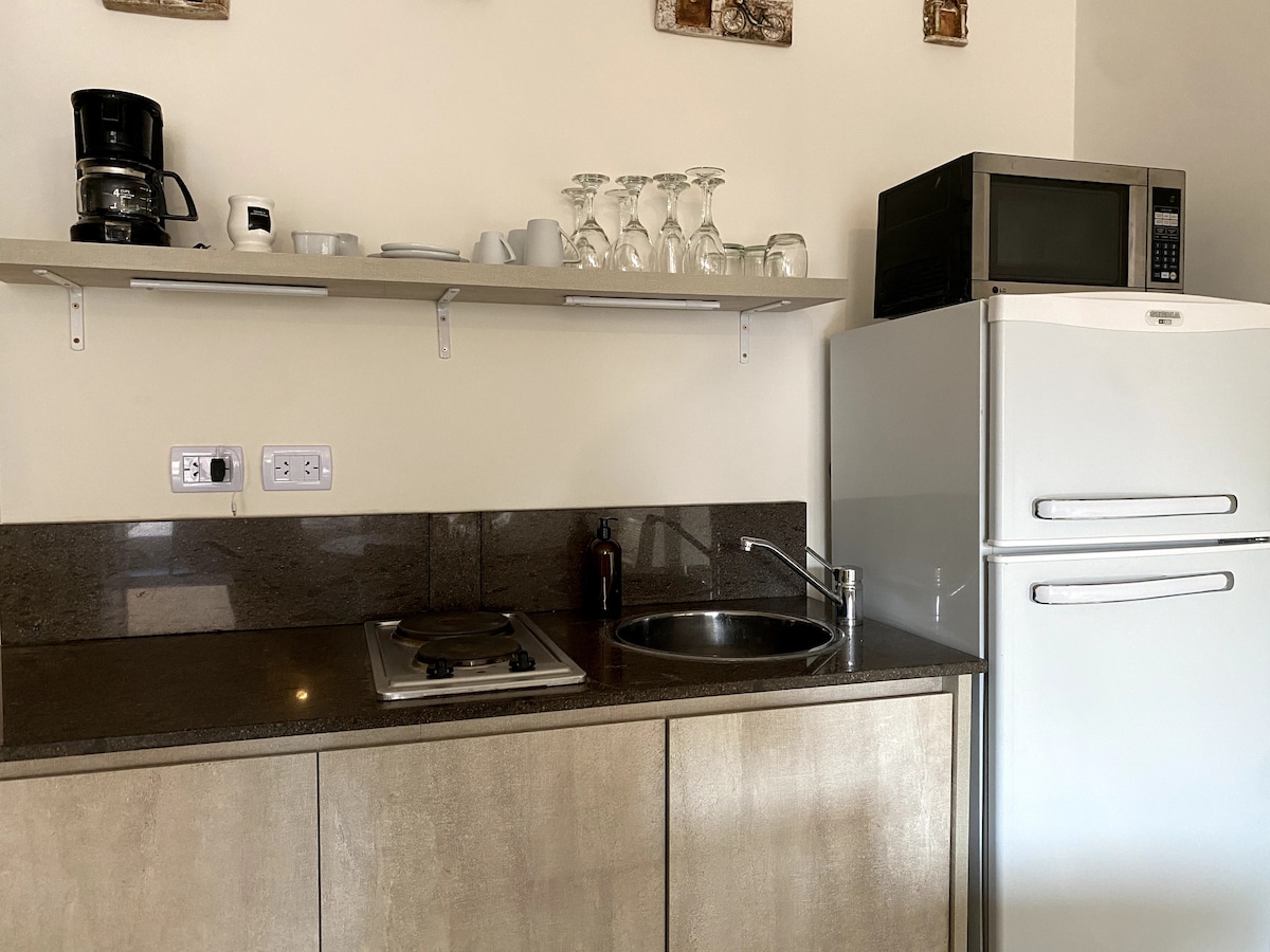 Studio renovado con balcón en San Nicolás