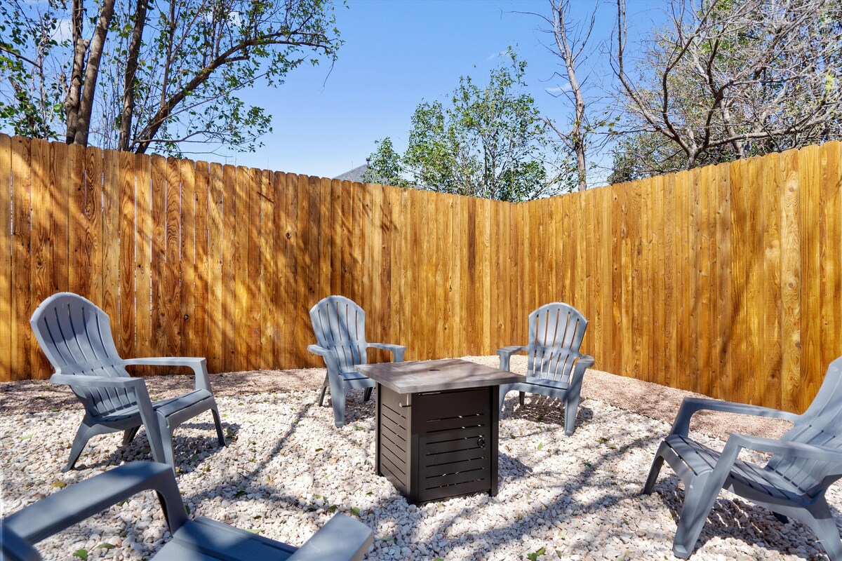 Cozy Modern Minutes to ATX Attractions