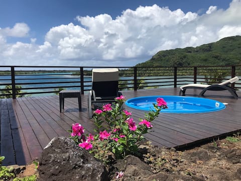 'Ā'ahiata lodge: Bungalow with view and sea access