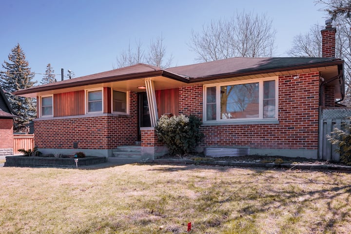 Stylish, Spacious 6-bedroom Home In The Gta - Oshawa