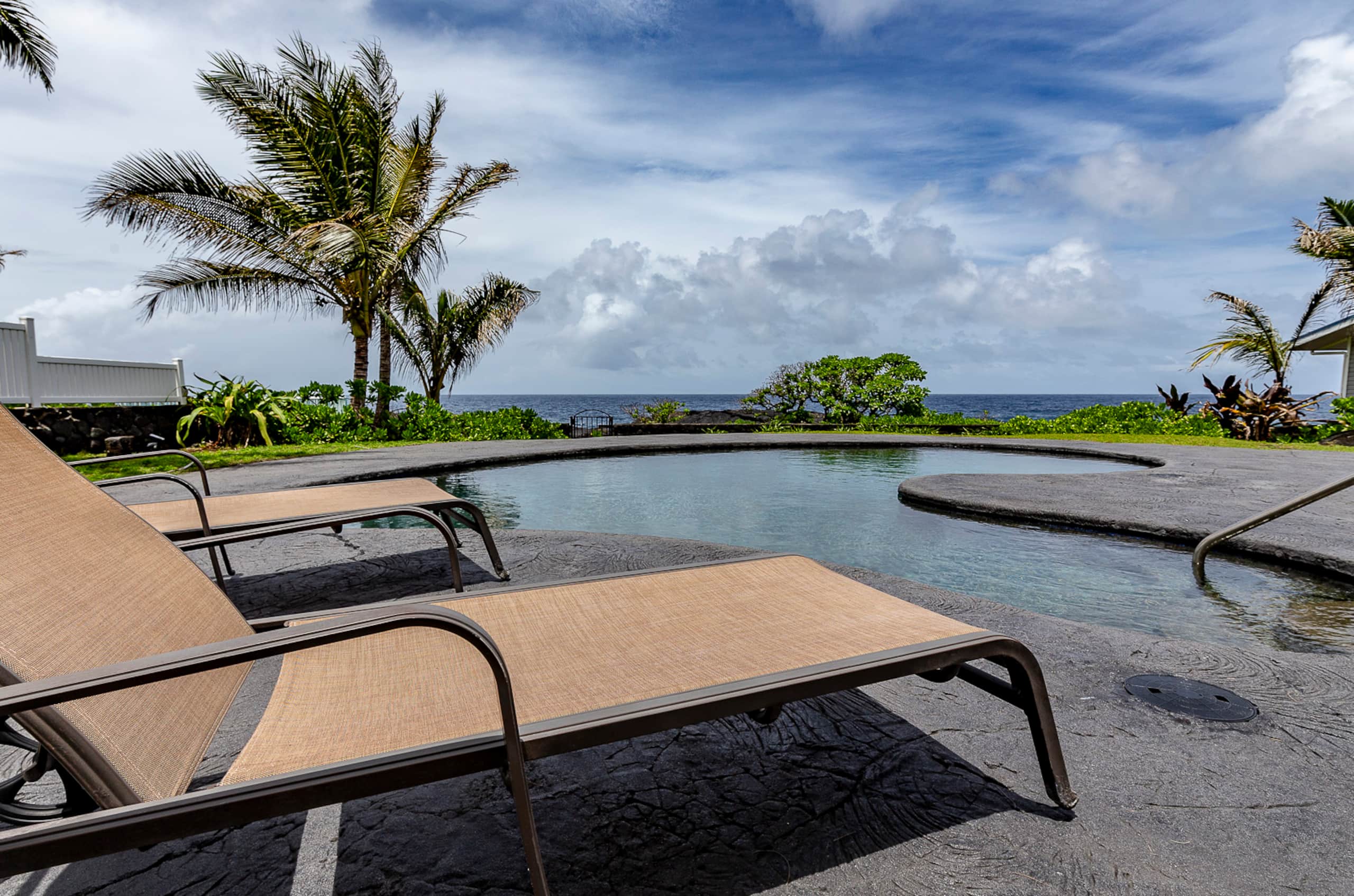Home in Keaau · ★4.94 · 3 bedrooms · 3 beds · 2 baths - Image 15