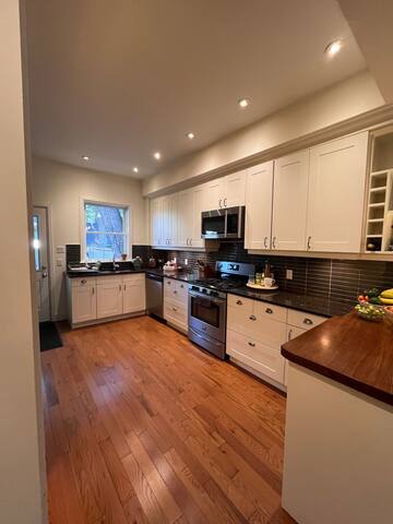 Sunny, stylish 3BR House | private patio+pkg