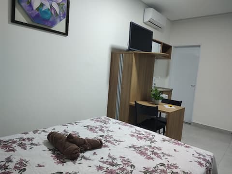 Airbnb em destaque: Suites Ribeiro 103 - Santa Monica - near UFU em Uberlândia