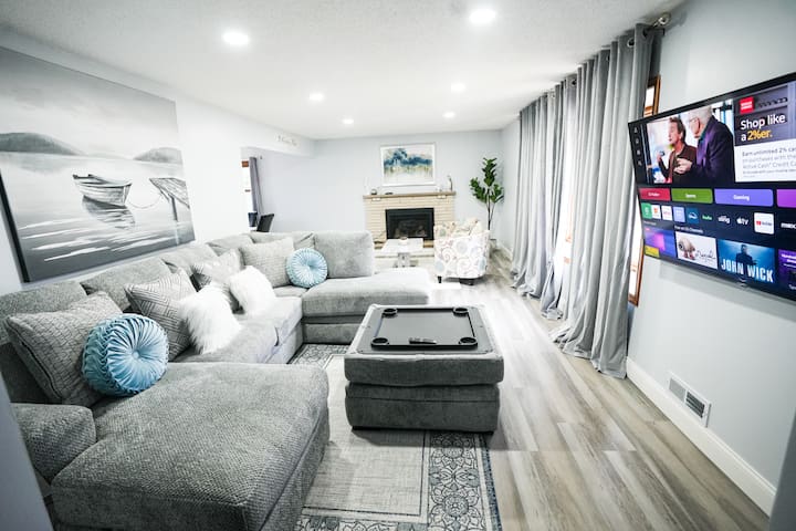 Fridley Family Home 4BR 2.5BA gallery image 2