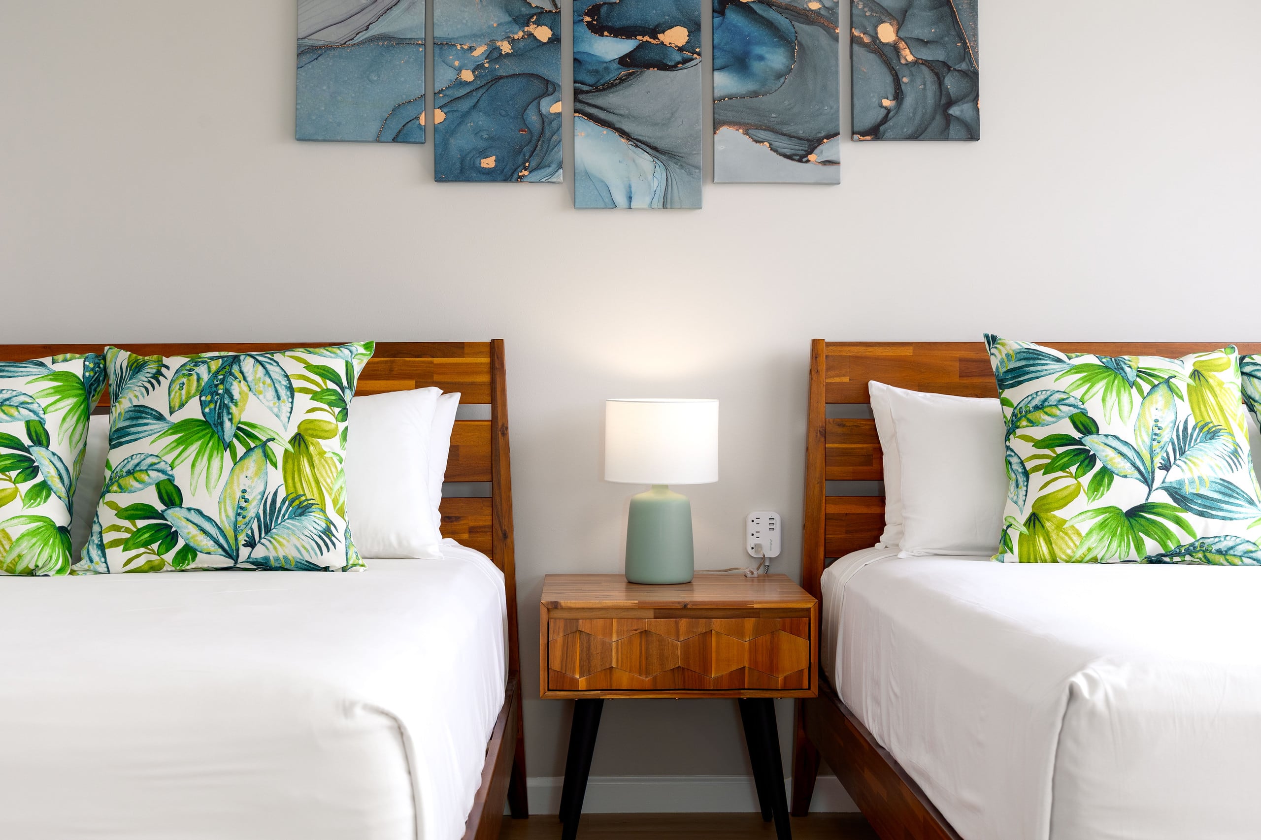 30Fl Renovated w/ Parking | Short Walk to Beach - Image 33