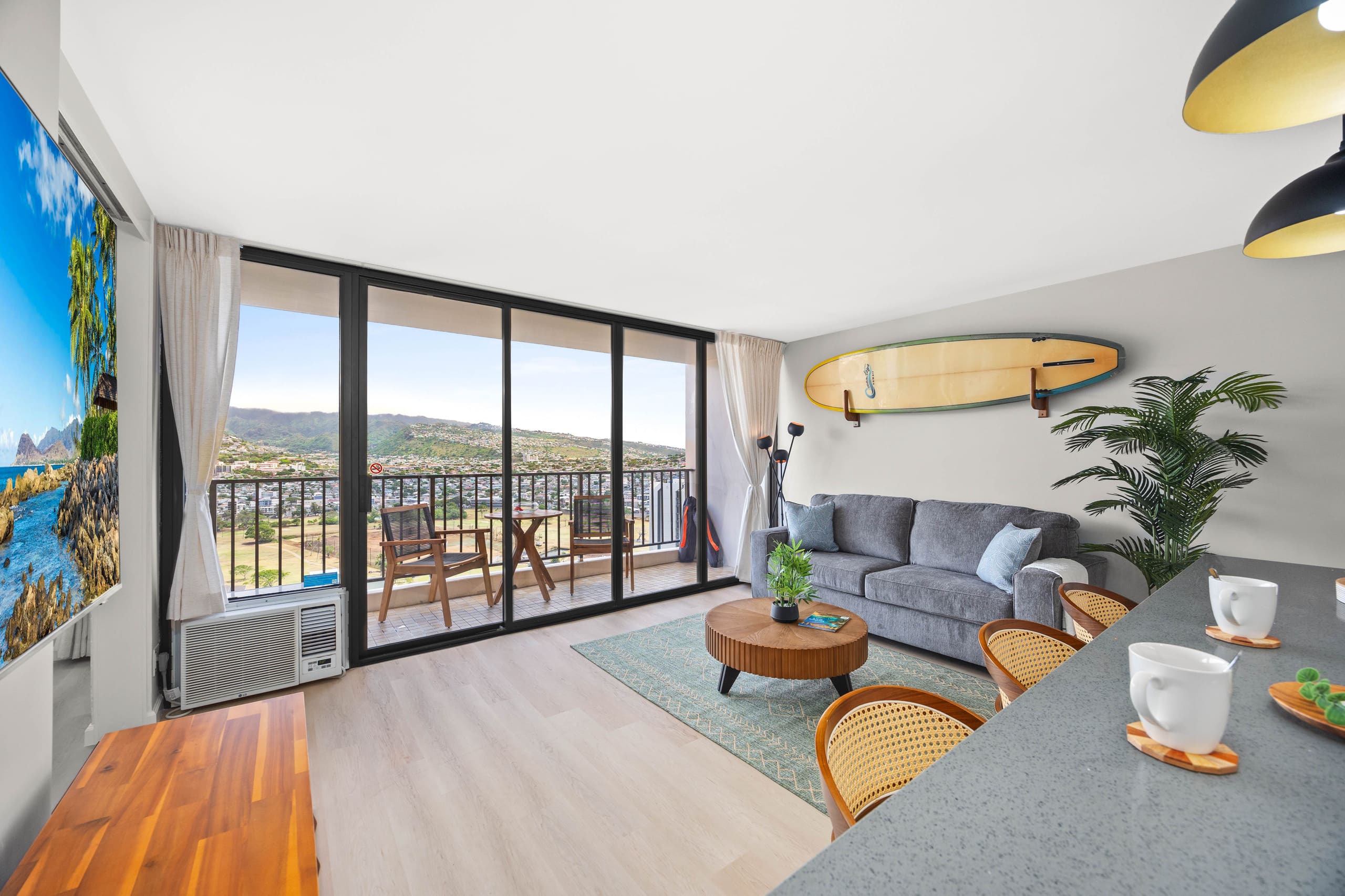 30Fl Renovated w/ Parking | Short Walk to Beach - Image 7