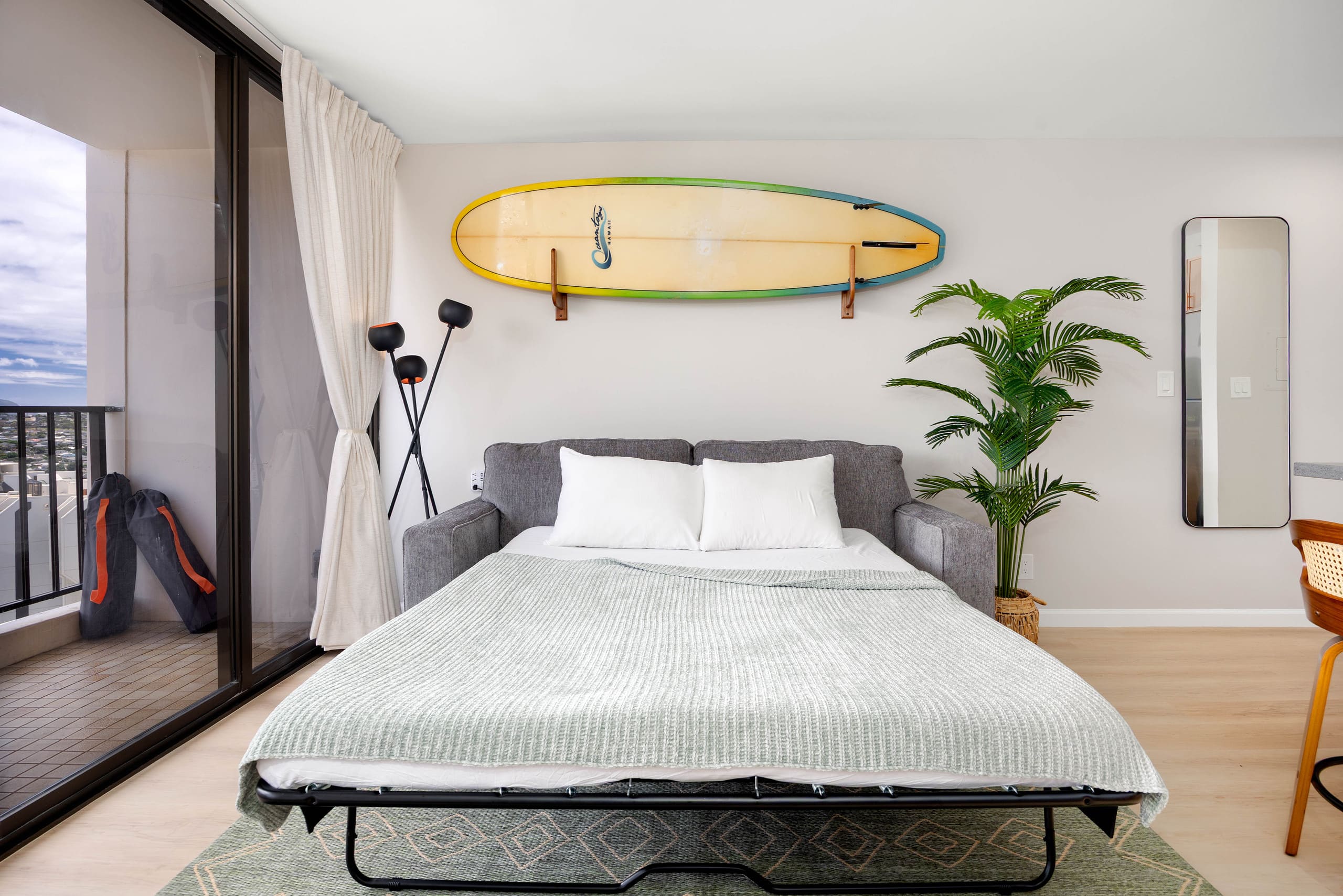 30Fl Renovated w/ Parking | Short Walk to Beach - Image 10