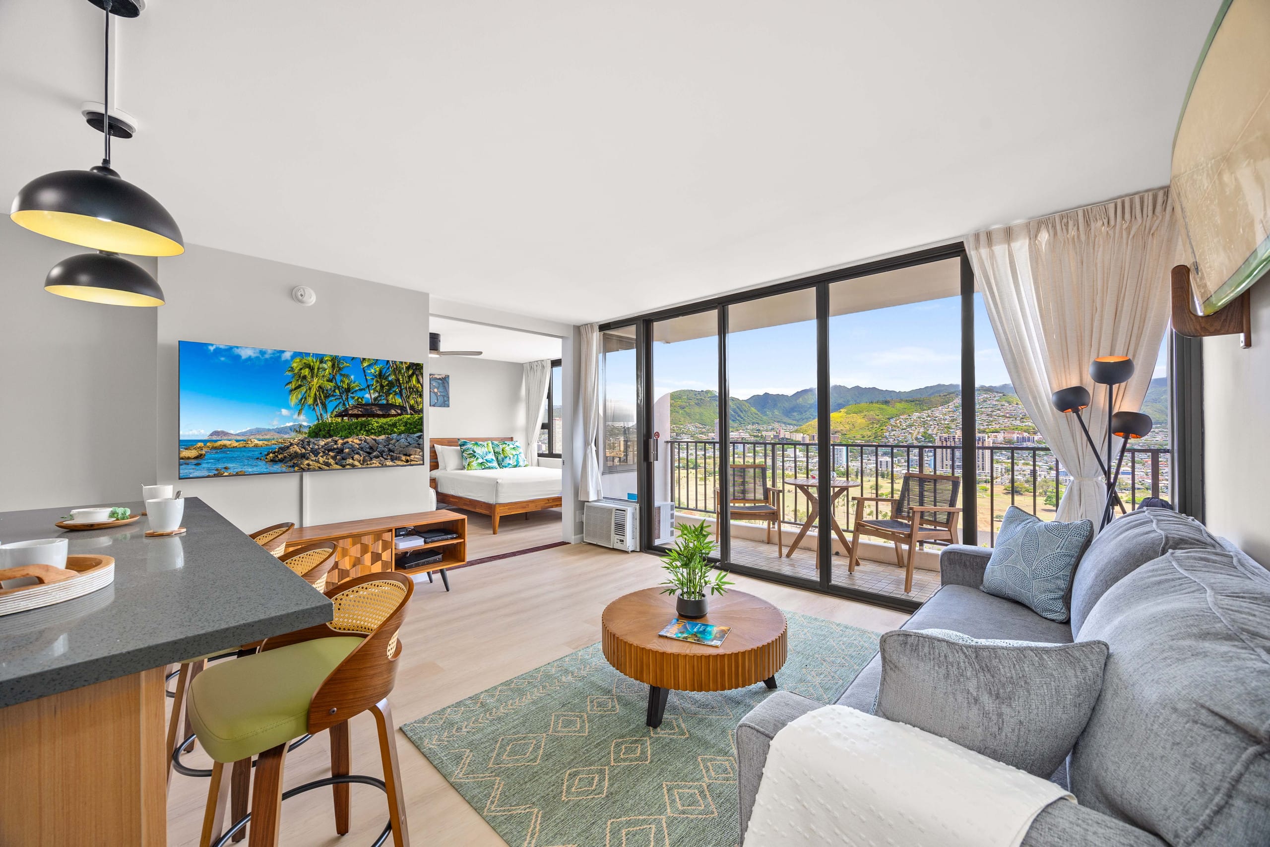 30Fl Renovated w/ Parking | Short Walk to Beach - Image 4