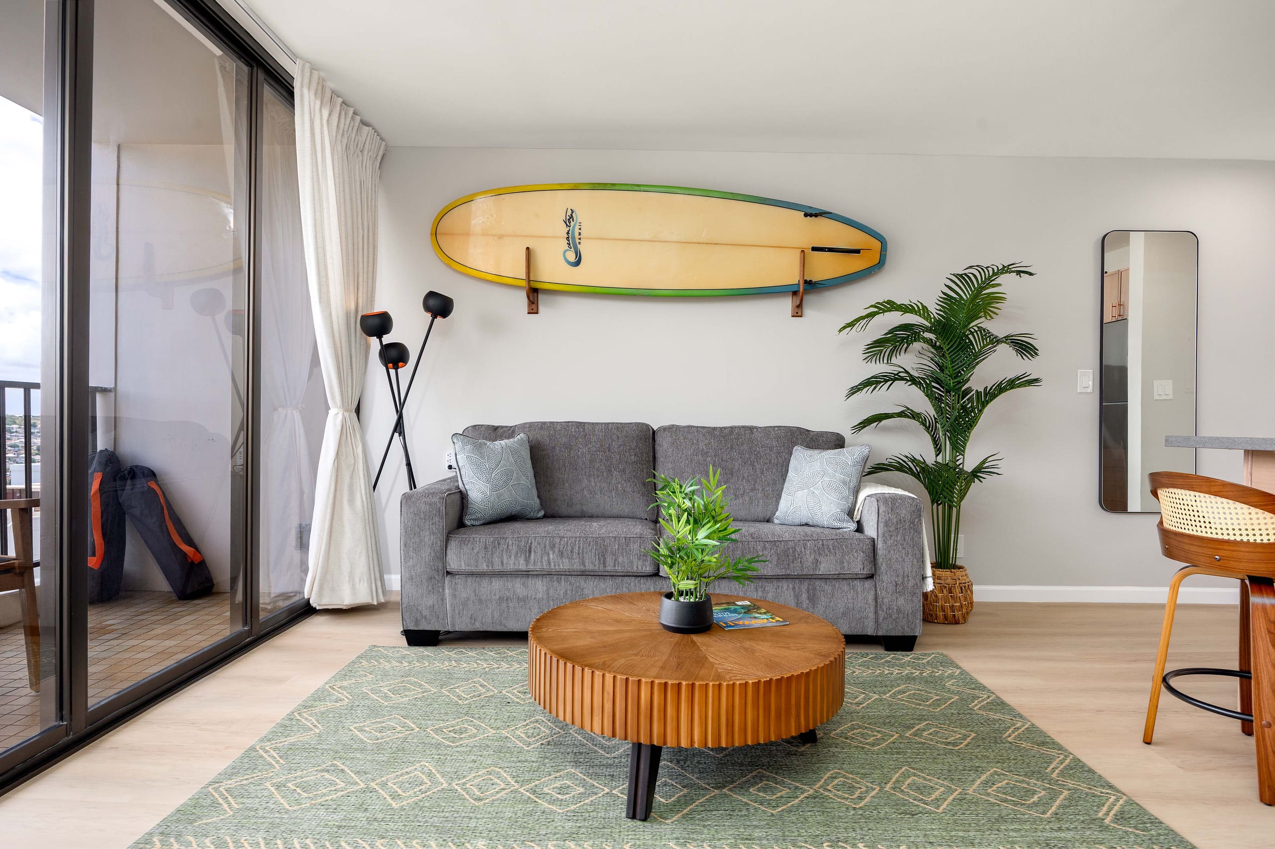 30Fl Renovated w/ Parking | Short Walk to Beach - Image 8