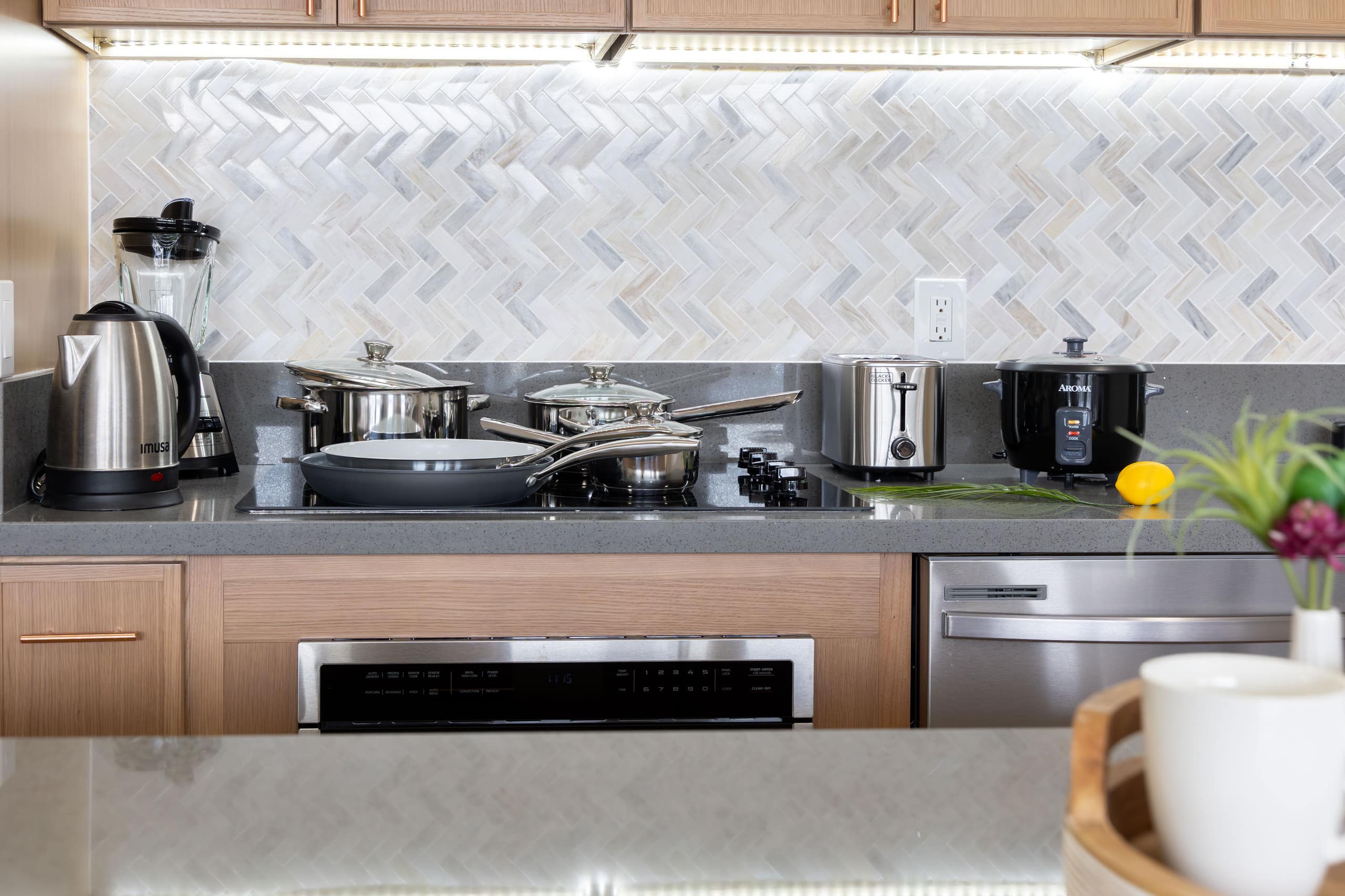 30Fl Renovated w/ Parking | Short Walk to Beach - Image 17