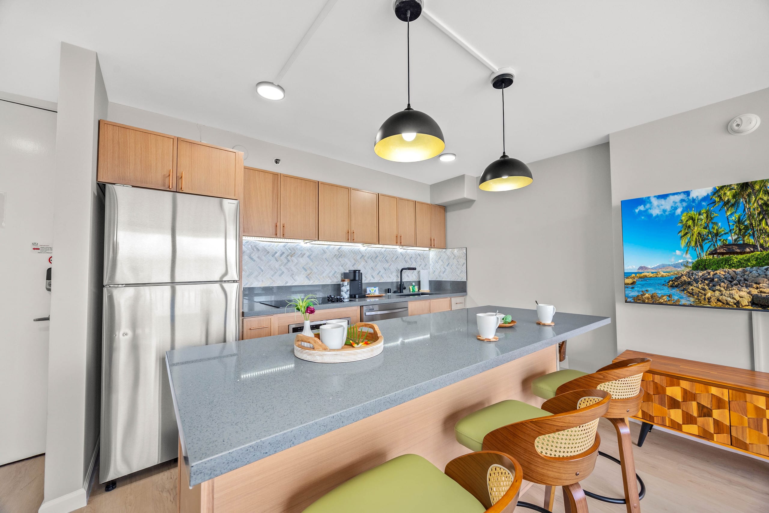 30Fl Renovated w/ Parking | Short Walk to Beach - Image 15
