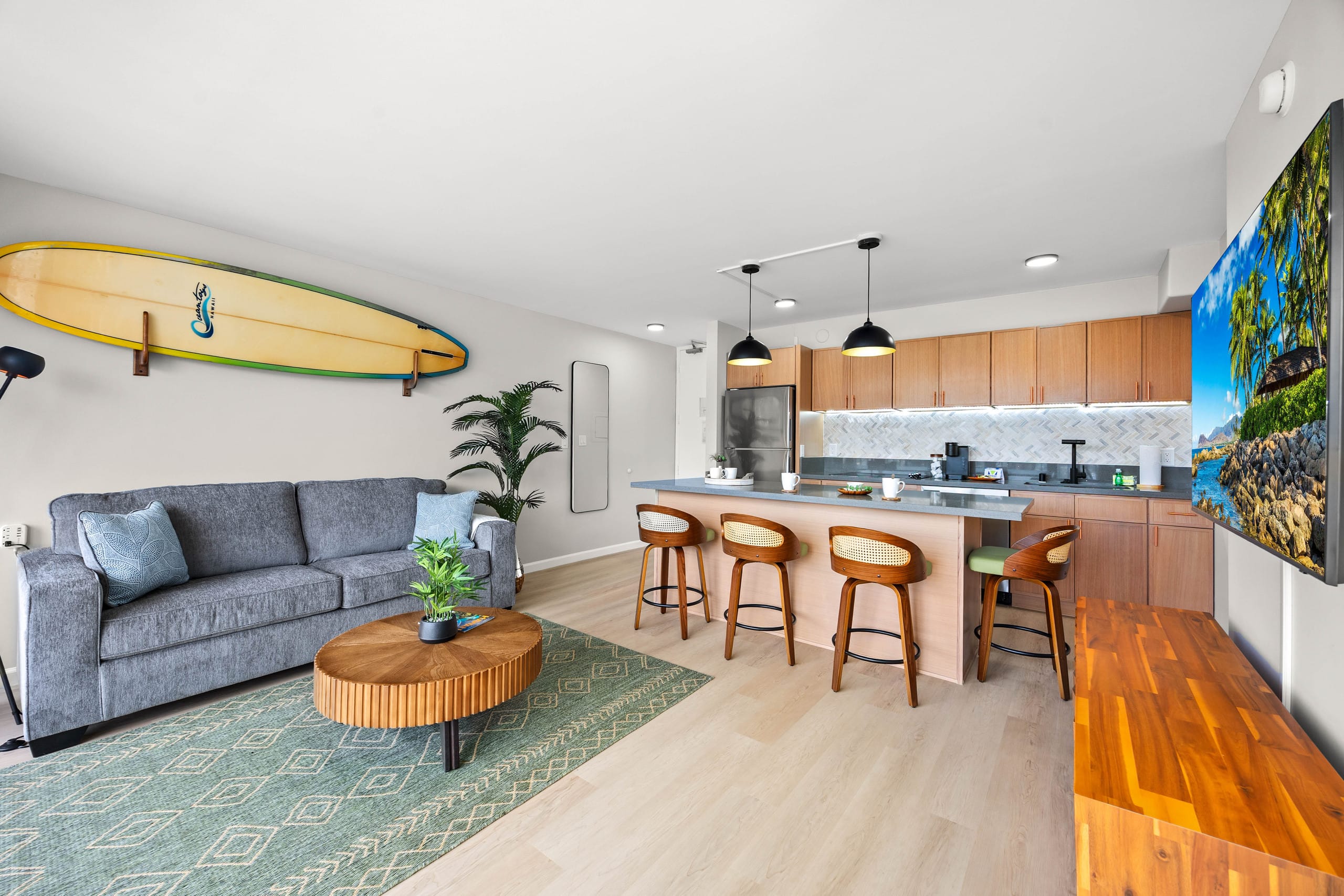 30Fl Renovated w/ Parking | Short Walk to Beach - Image 11