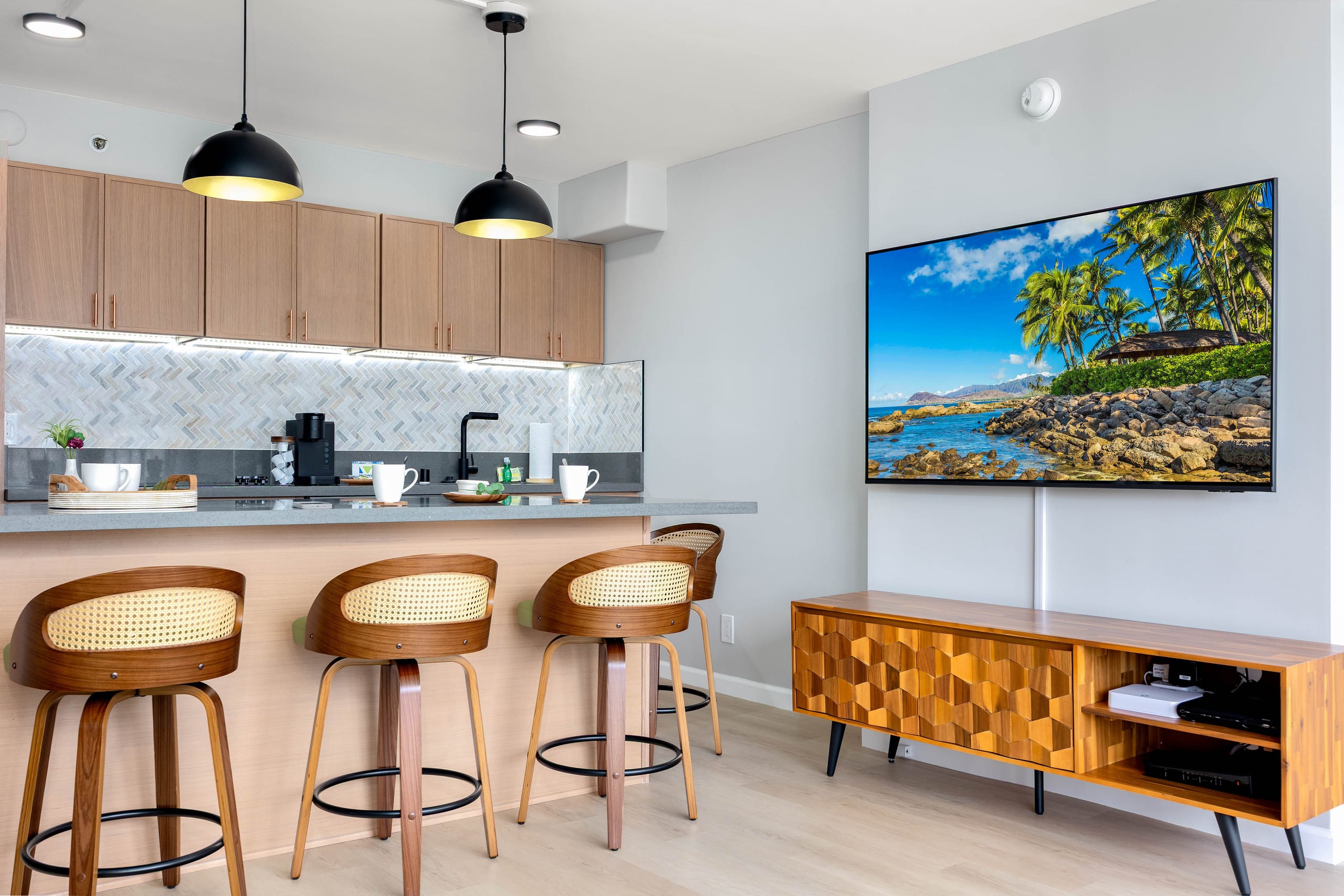30Fl Renovated w/ Parking | Short Walk to Beach - Image 23