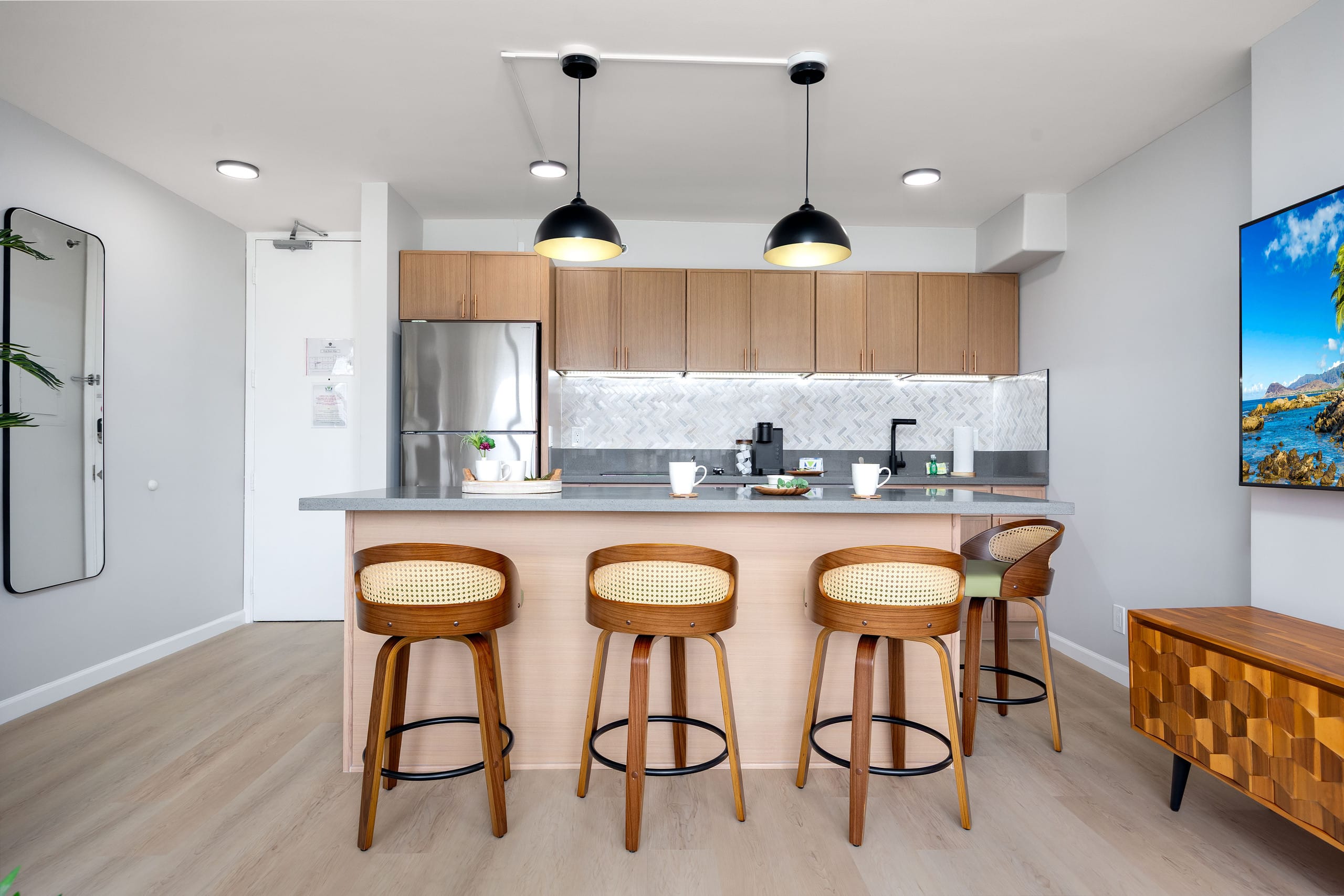 30Fl Renovated w/ Parking | Short Walk to Beach - Image 25
