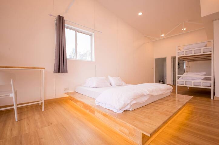 20PAX 5minARL 5Floors 6BR House gallery image 5