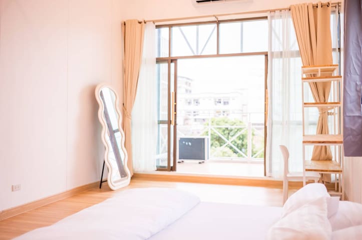 20PAX 5minARL 5Floors 6BR House gallery image 2