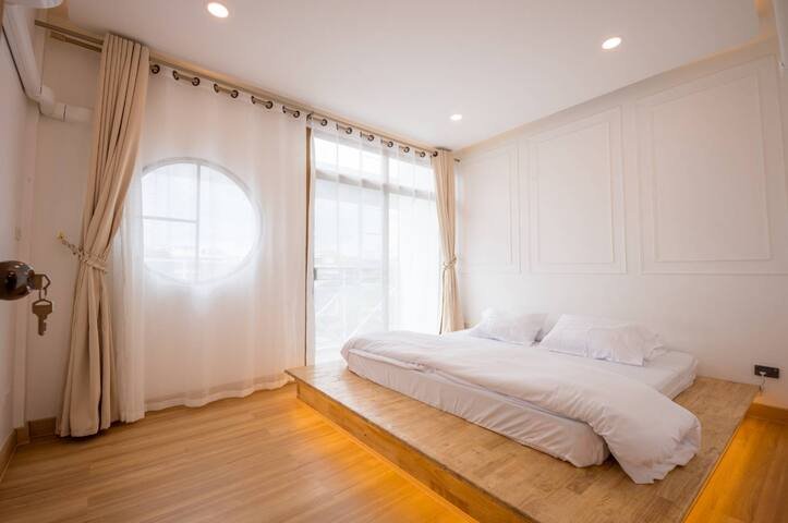 20PAX 5minARL 5Floors 6BR House gallery image 3