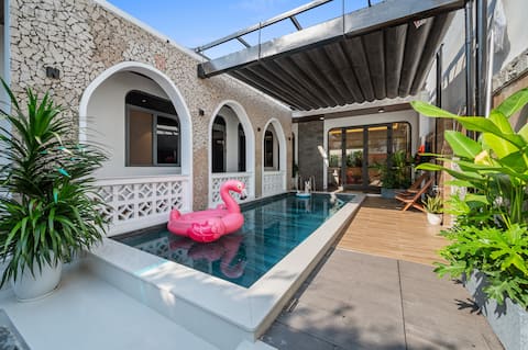 Villa 4 Bedrooms/Villa Pool/5 mins walk to beach