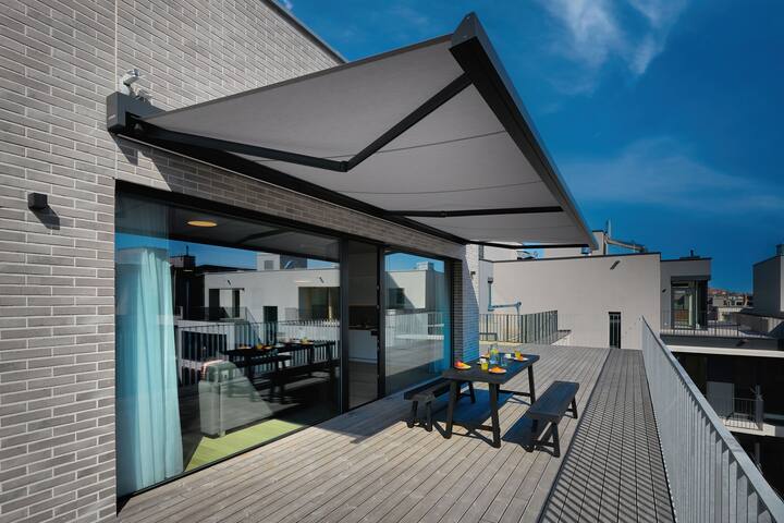 Penthouse Three-Bedroom Apartment with Terrace gallery image 3