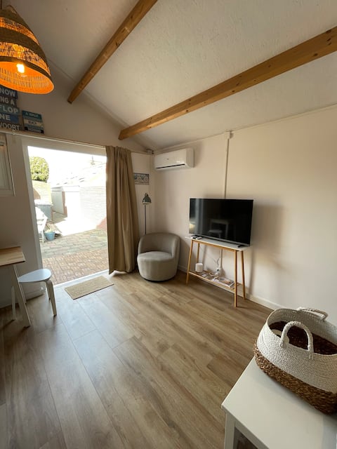 Popular Airbnb listing: Beach guesthouse near beach in Brederode Gerkestraat E.O.