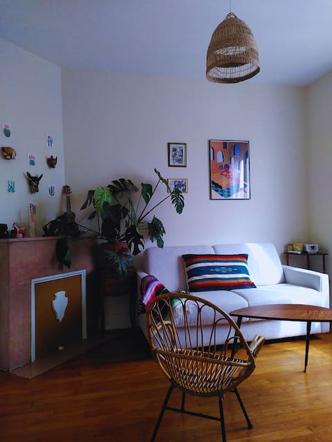 Top performing Airbnb: Bright/quiet two-room apartment, close to the center in Jouvence