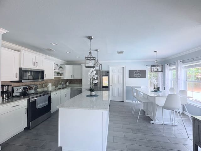 Blue House ATX gallery image 2