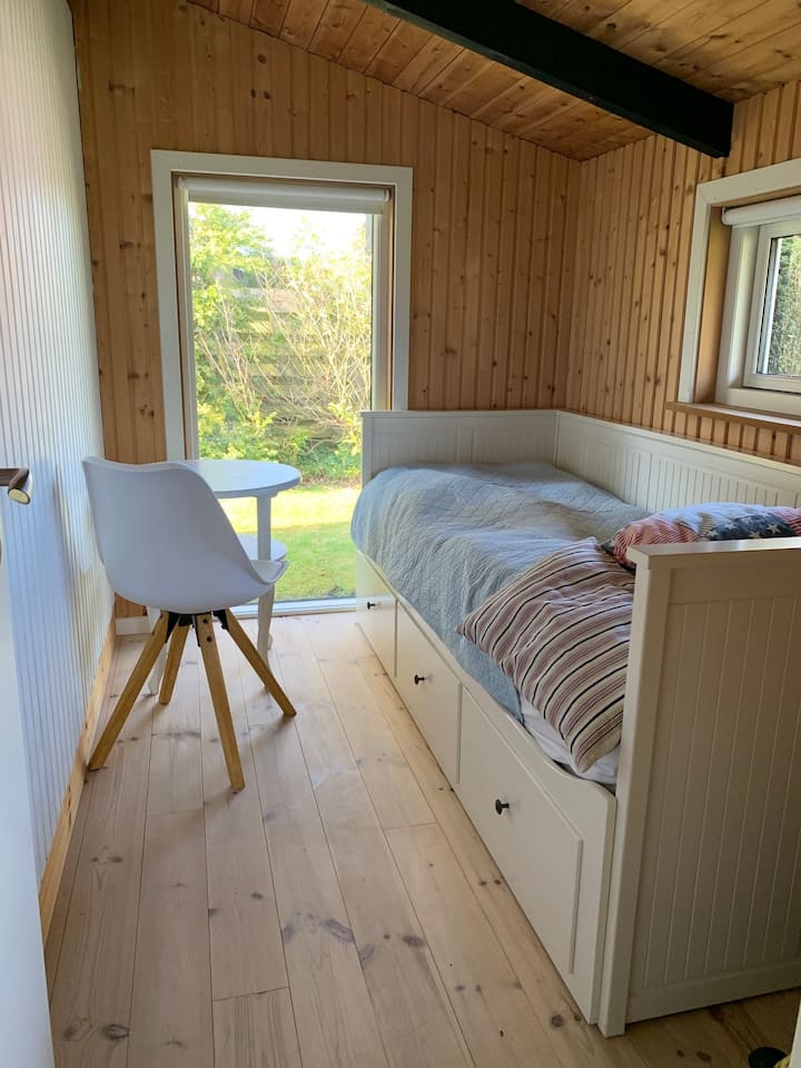 Jednostruka spavaća soba 1