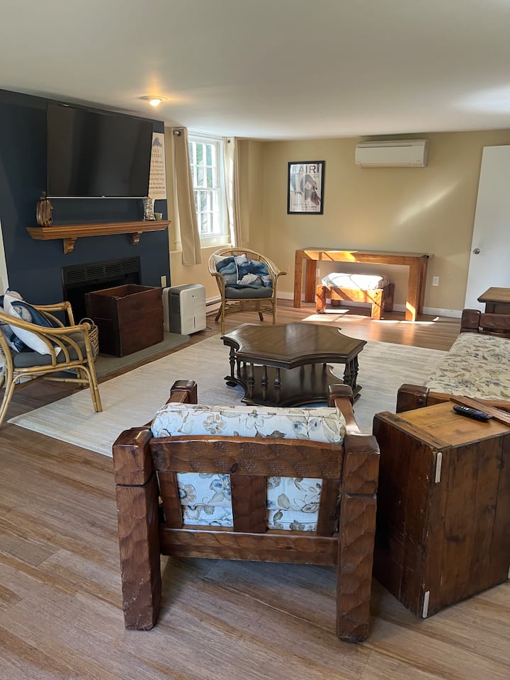 Charming North Road Retreat - Chilmark, MA
