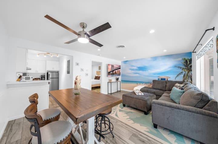 Tropical Paradise + Pool & Patio! - Pompano Beach, FL