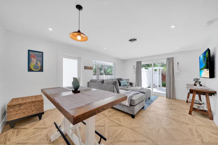 Tropical Paradise+ Pool & Patio! - Fort Lauderdale, FL